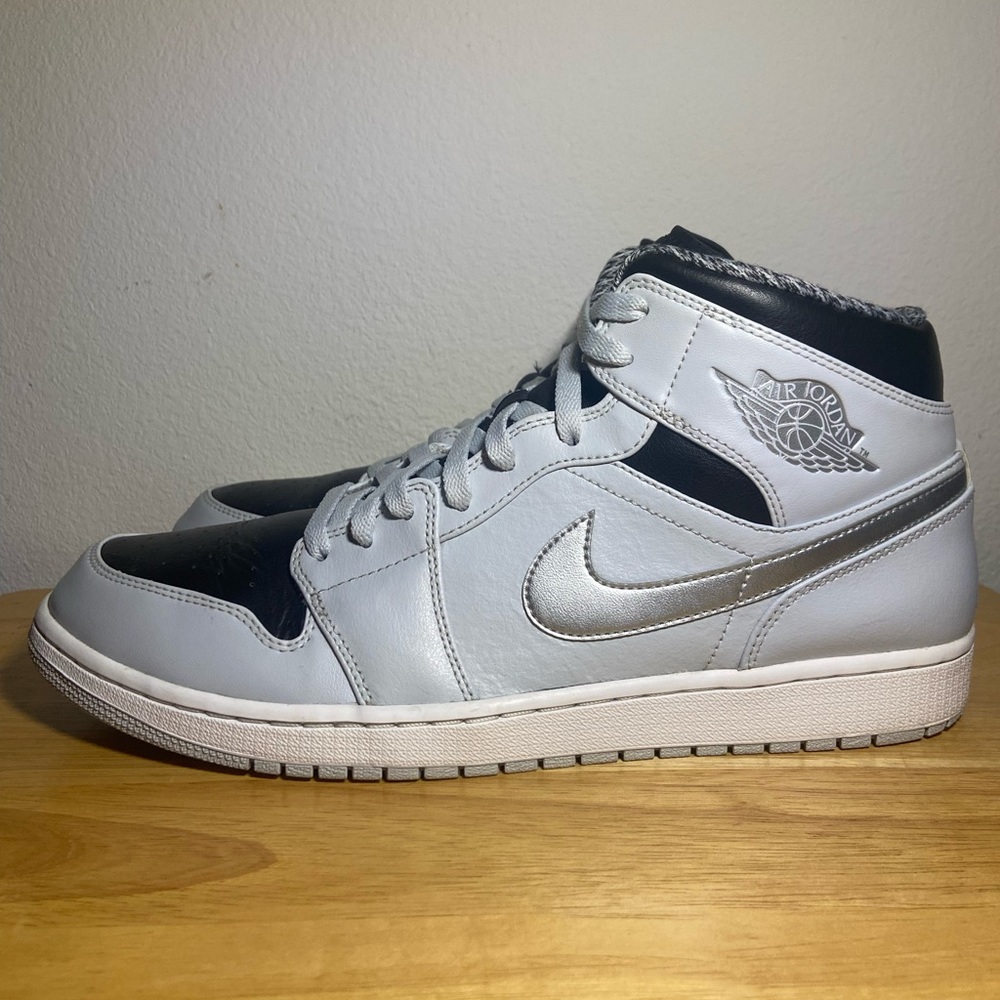 *Rare* Air Jordan 1 Retro Mid 'Wolf Grey' - Picture 3 of 15